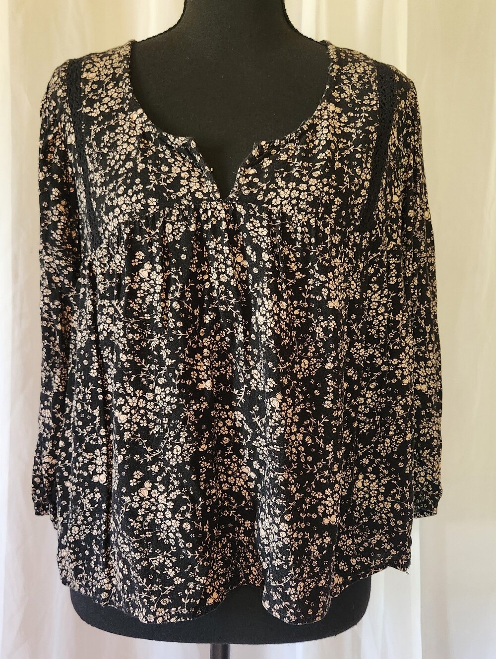 American Eagle Floral Boho Peasant Blouse Black Cream Crochet Trim S